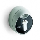 Przełącznik kluczykowy, natynkowy, z wkładką europejską NICE